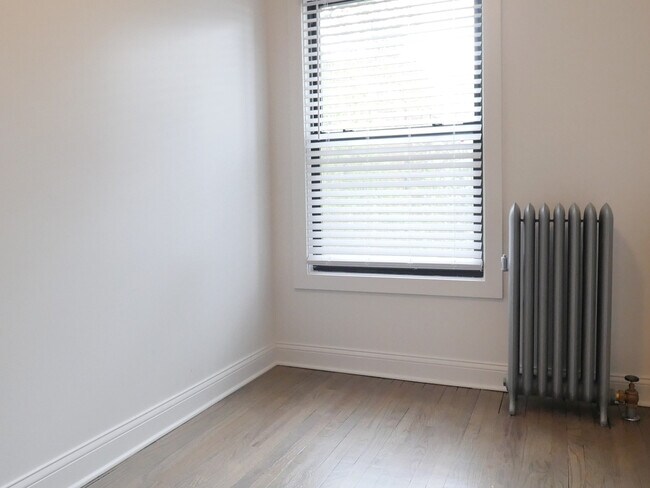 Building Photo - 2645 N Spaulding Ave