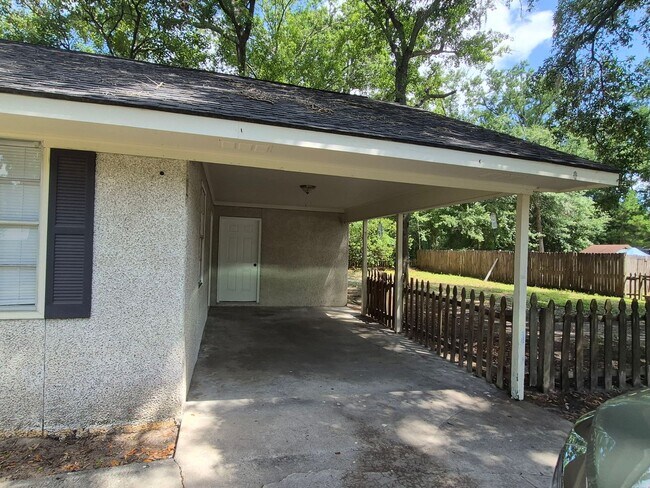 Building Photo - 531 Ashmore Rd
