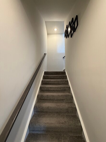 Building Photo - 454 18th Ave