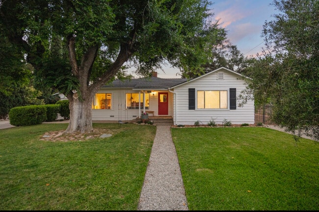 Building Photo - 995 S La Luna Ave