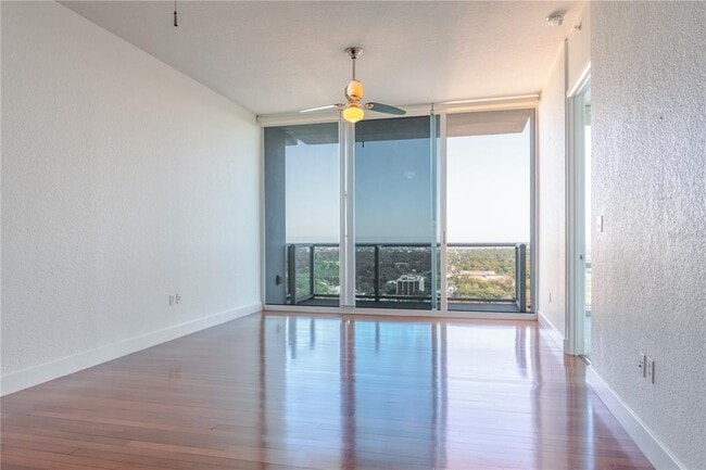 Building Photo - 150 E Robinson St