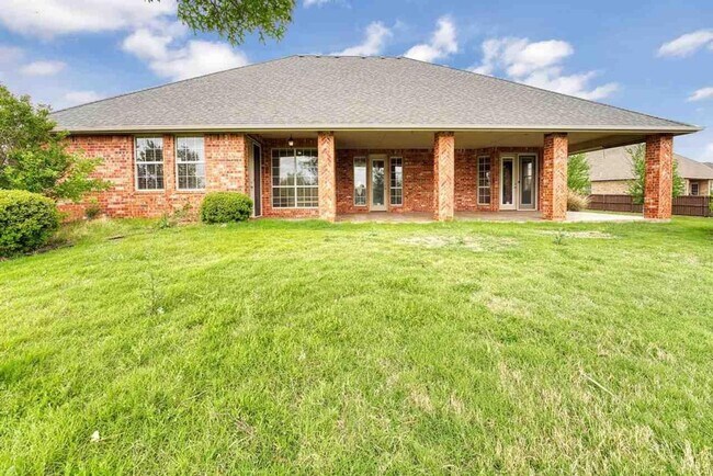 Building Photo - Amazing Home in Desirable Location