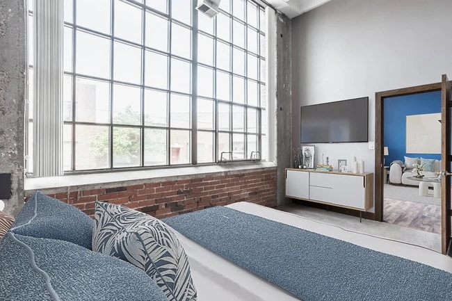 Bedroom - 611 N Park Ave