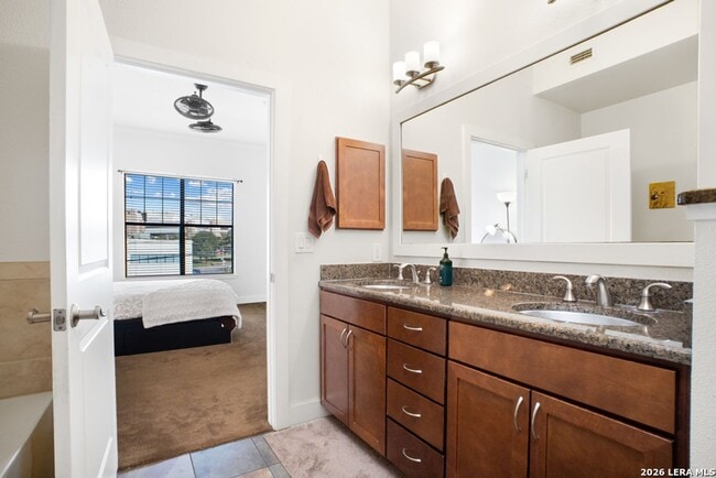 Building Photo - 7342 Oak Manor Dr