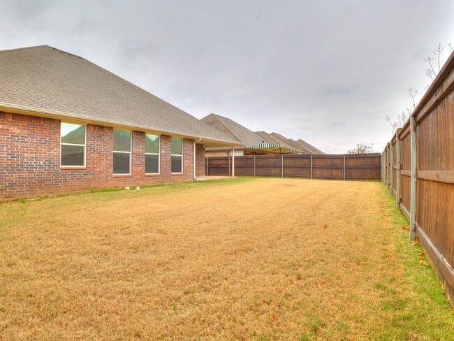 Building Photo - 2606 W Baton Rouge Pl