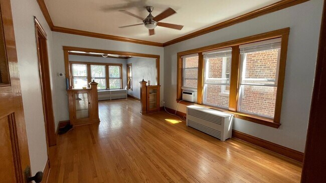 Building Photo - 2314 N Laramie Ave