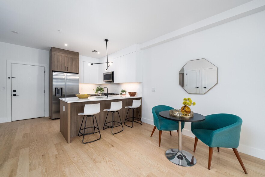 Building Photo - 10 Brinkerhoff St