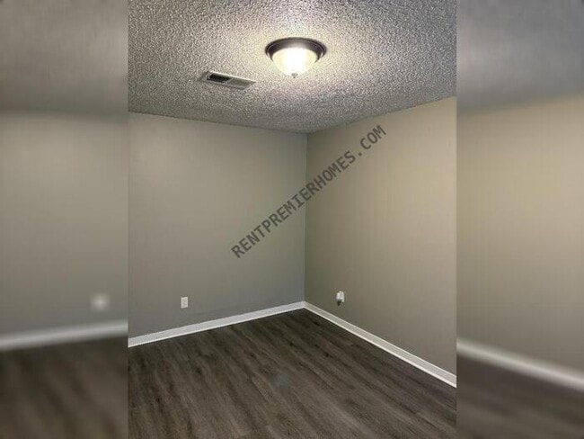 Building Photo - 1005 Wright St