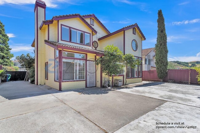 Building Photo - 115 Montego Dr