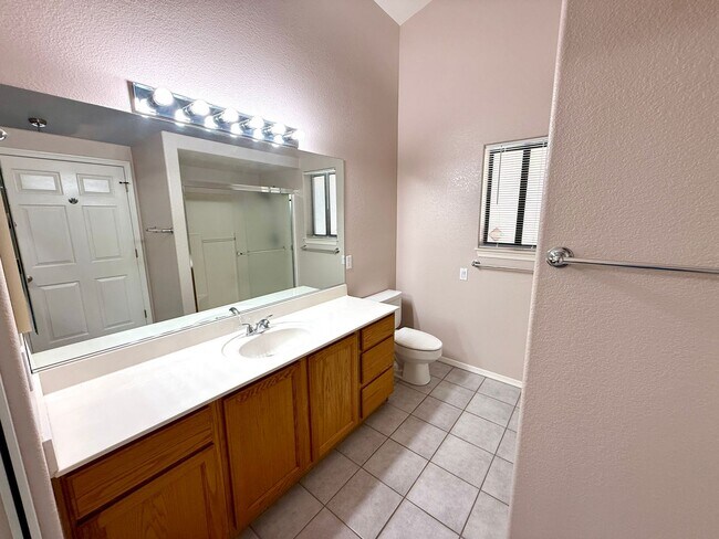 Building Photo - Custom 3 Bedroom, 2.5 Bath Home w/Bonus Ro...