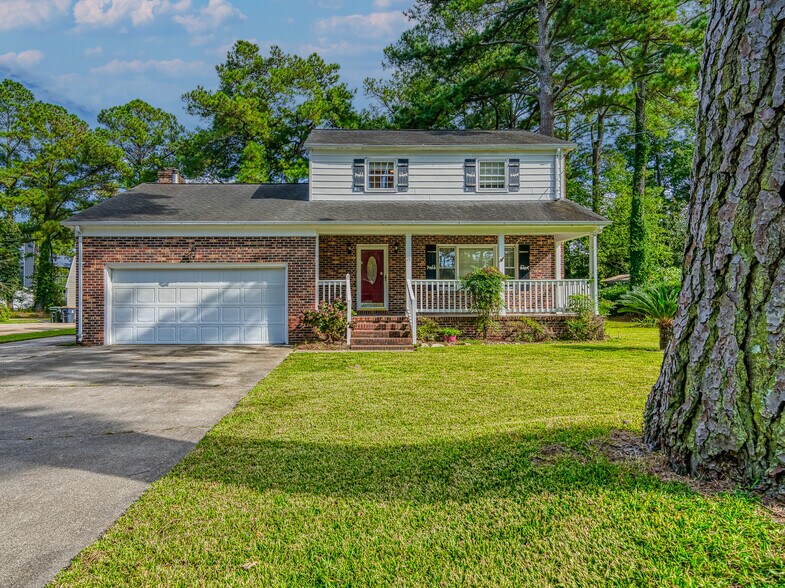 Primary Photo - 21 Bayview Dr