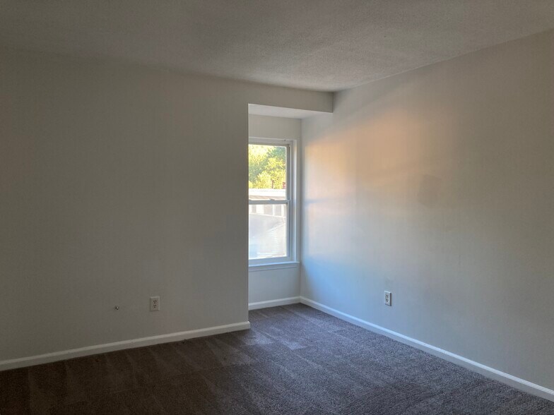 Primary Photo - 2022 Oak Park Ln