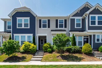 Building Photo - Beautiful Modern 3BR Townhome in the Heart of Wendell!