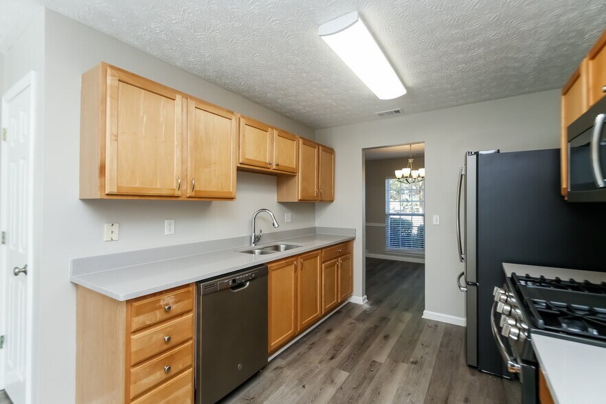 Building Photo - 8202 Camp Hill Ct