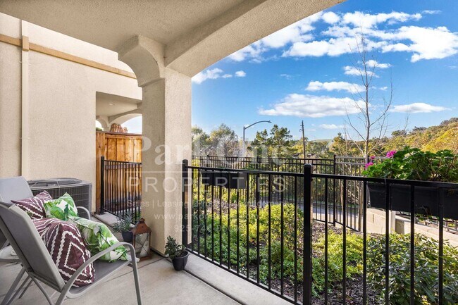 Building Photo - Modern 4-Bedroom Home with Garage in Martinez