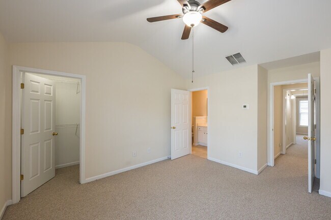 Building Photo - "Charming 2-Bed Oasis with Elegant Hardwoo...
