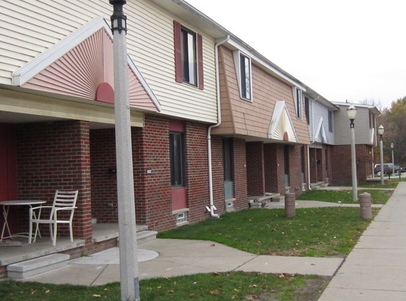 Building Photo - LaRoy Froh Townhouses