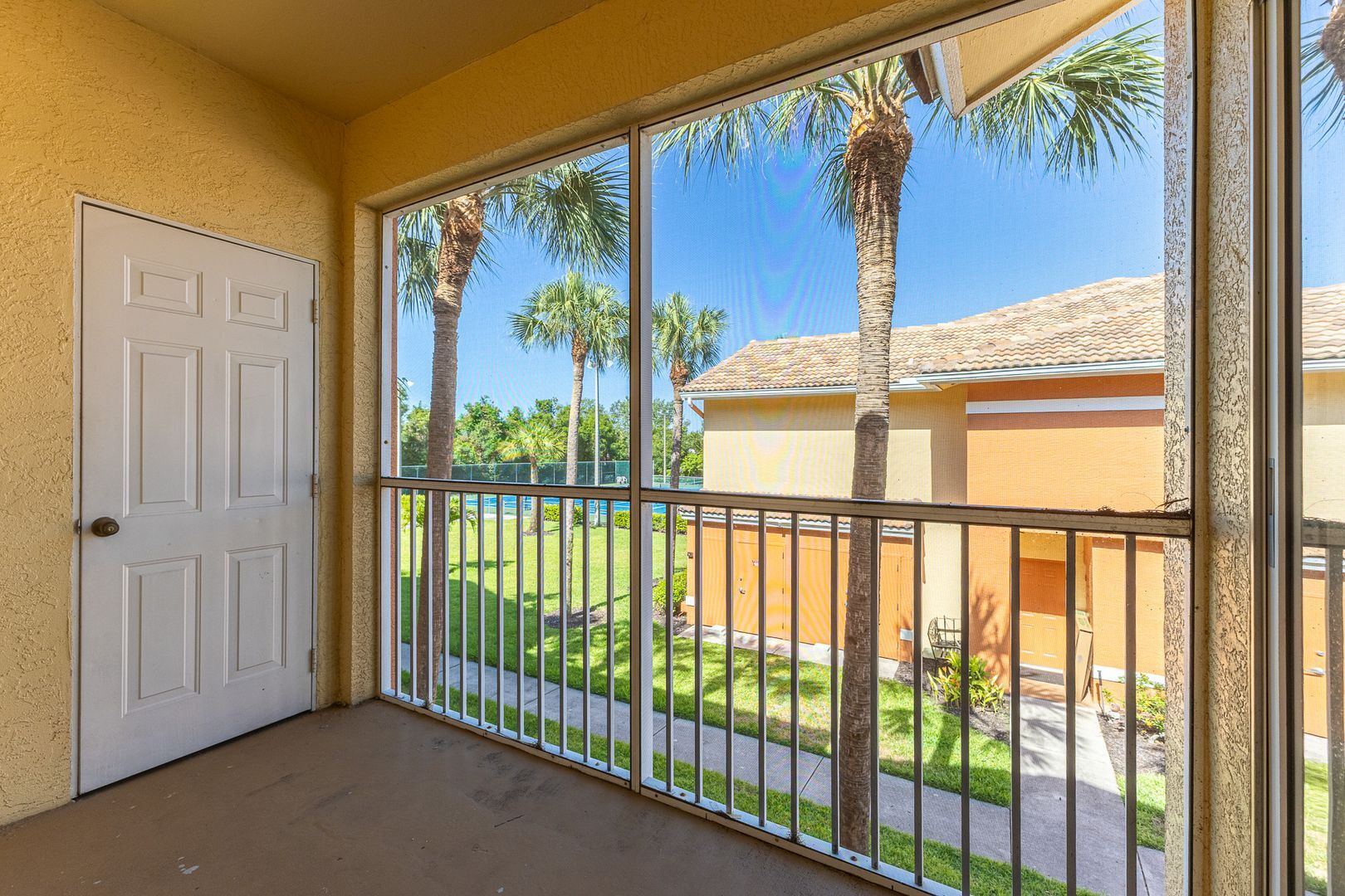 Building Photo - Tuscany Gardens Beautiful Condo Close to All in Fort Myers MOVE IN SPECIAL FIRST MONTH FREE!