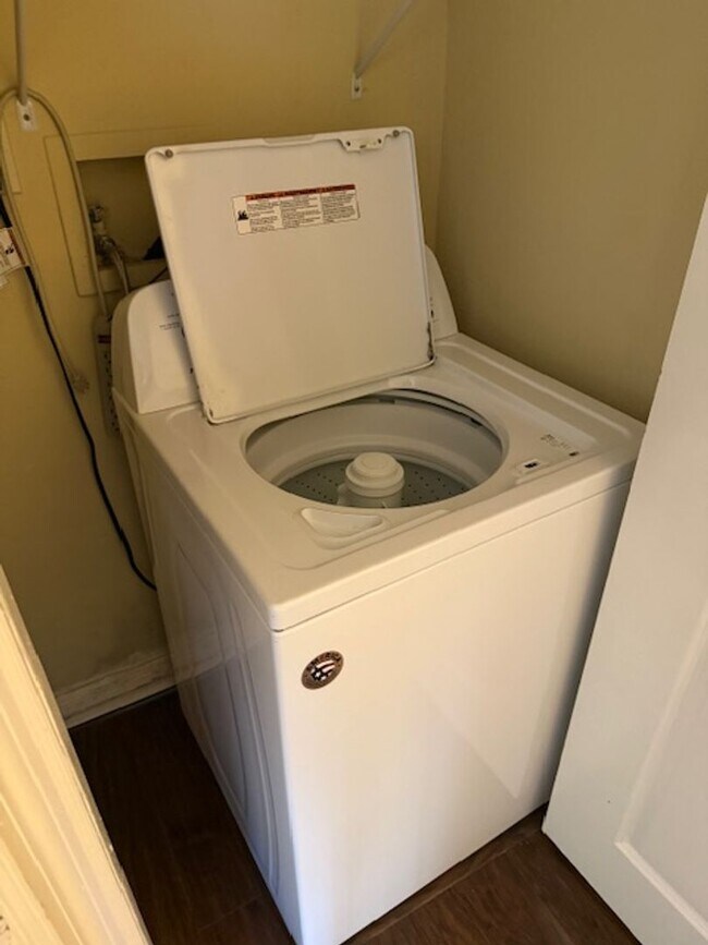 Building Photo - SERRAVELLA 2 BEDROOM CONDO