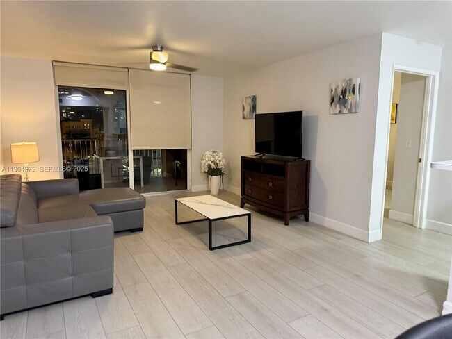 Building Photo - 19701 E Country Club Dr