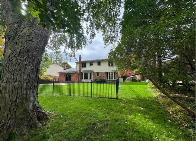 Building Photo - 5160 Orchard Crest