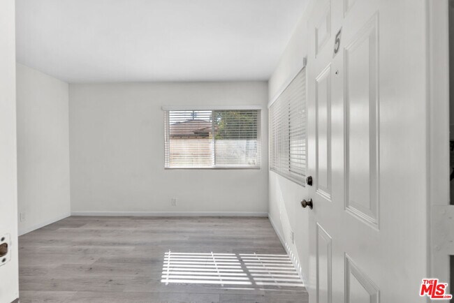 Primary Photo - 7228 Allott Ave