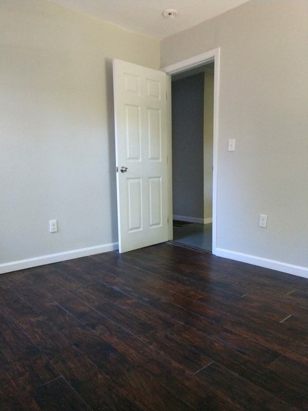 Building Photo - Noda East - 4207 Dinglewood Avenue