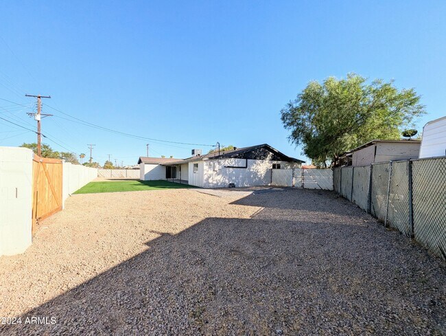 Building Photo - 121 N Flint Cir
