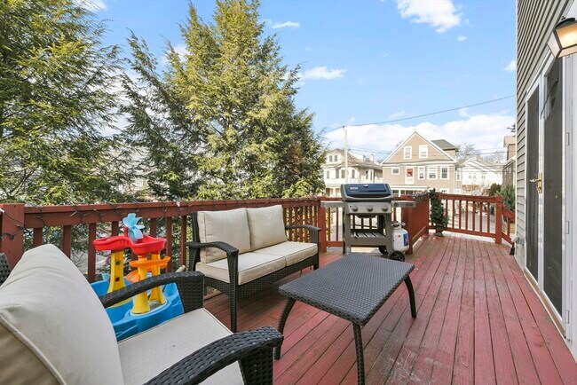 Building Photo - 1045 Washington St