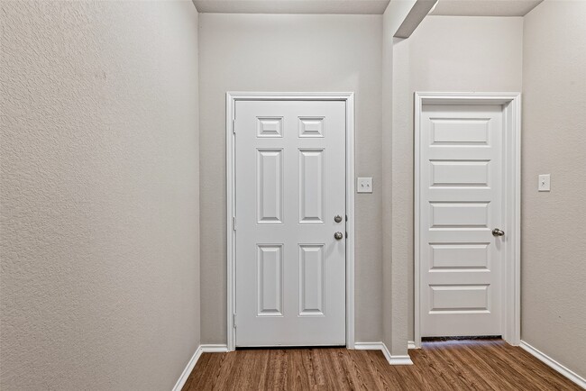 Building Photo - 2511 Sandbar Shark Ct