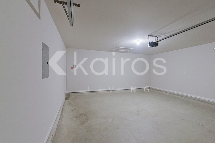 Building Photo - 21664 Yosemite Blvd