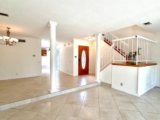 Building Photo - Great location in Lake Forest!