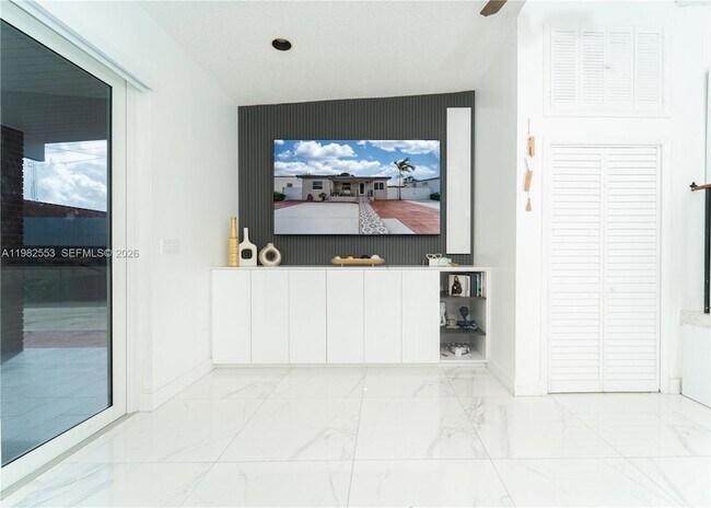 Building Photo - 172 W 17th St