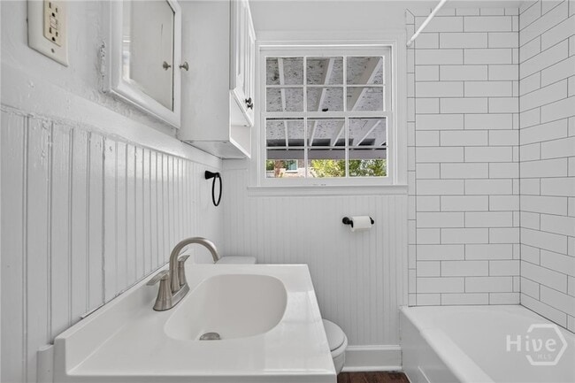 Building Photo - 216 E 57th St