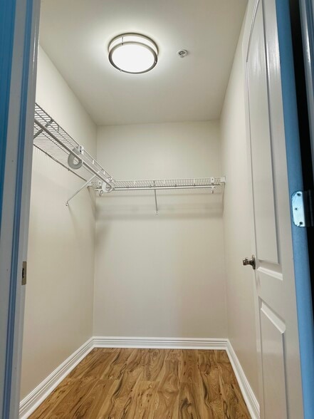 Master walk-in closet - 57 E Hattendorf Ave