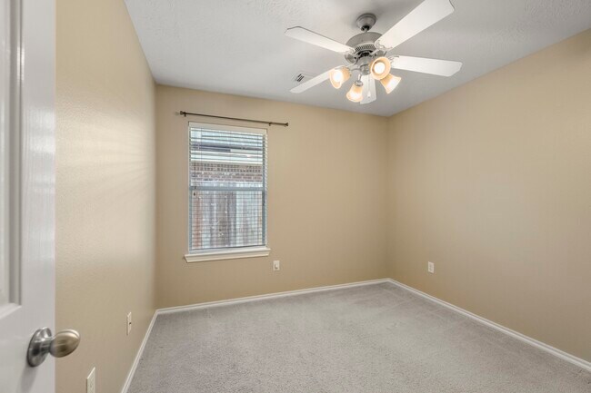 Building Photo - 5030 Birch Manor Ln