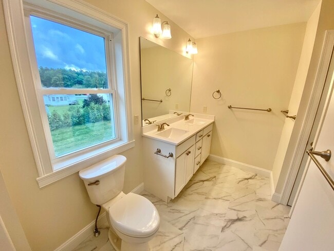 Building Photo - 3 Bedroom Townhouse Essex Junction VT Avai...