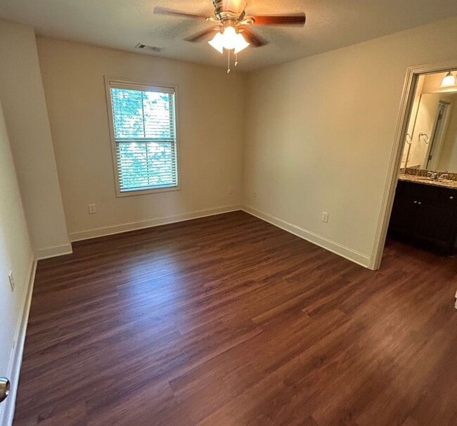 Building Photo - PRE-LEASING FOR AUGUST 2026!