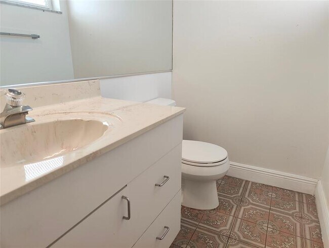 Building Photo - 4025 N Federal Hwy