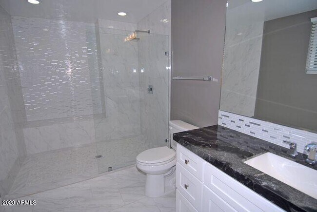 Building Photo - 8541 E Catalina Dr