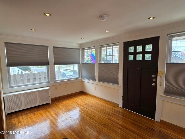 Building Photo - 904 Bergh St