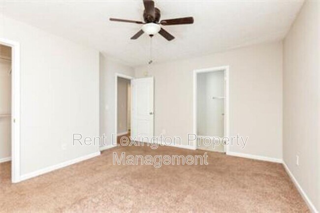 Building Photo - 300 Elkchester Cir