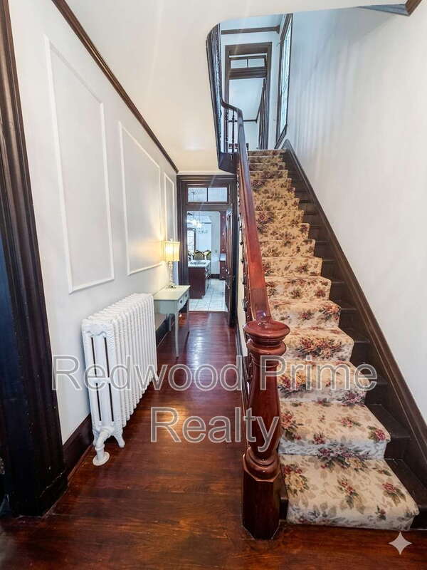 Building Photo - 401 S Center St