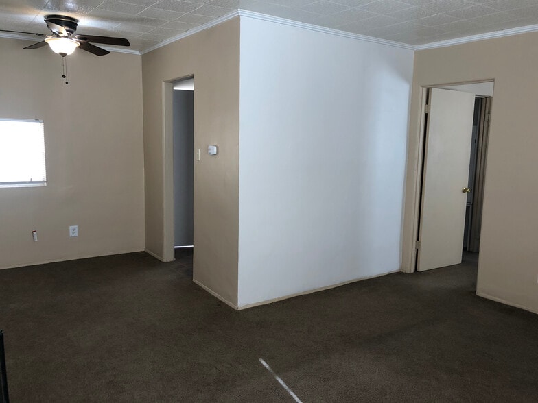 looking towards kitchen - 6432 Smoketree Ave