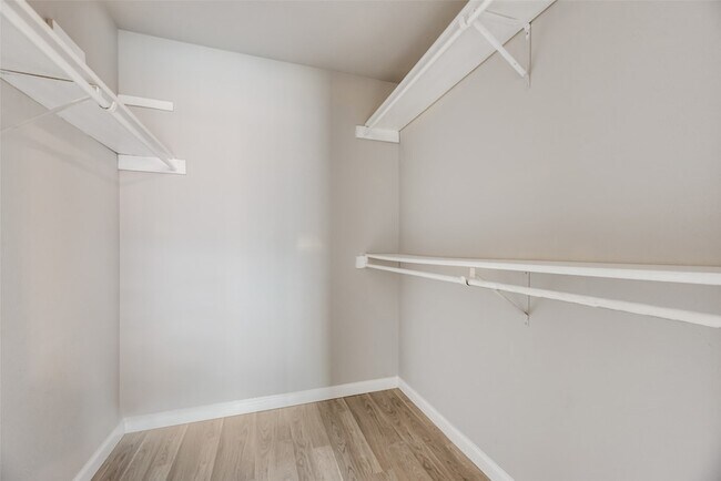 Building Photo - 713 Sunny Slope Dr