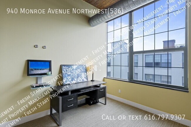 Building Photo - 940 Monroe Ave NW