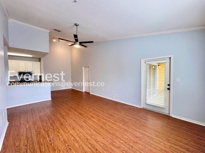 Building Photo - 10123 Courtney Palms Blvd