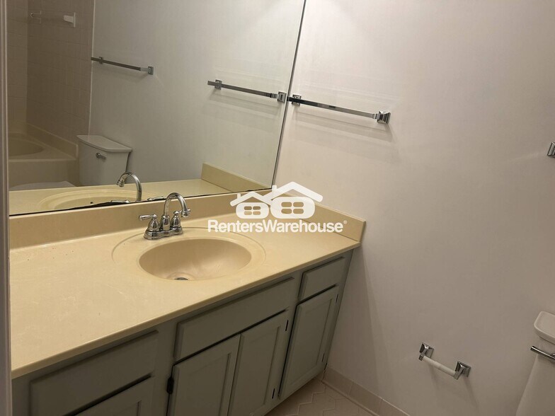 Building Photo - 1303 Gables Dr