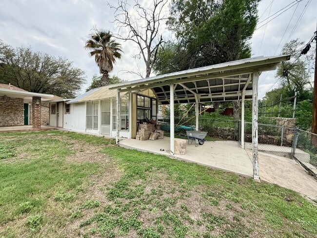 Building Photo - 3807 Longridge Dr