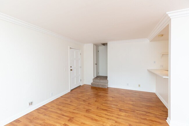 Building Photo - *** MUST SEE 2/2.5 TOWNHOME WITH TWO CAR G...